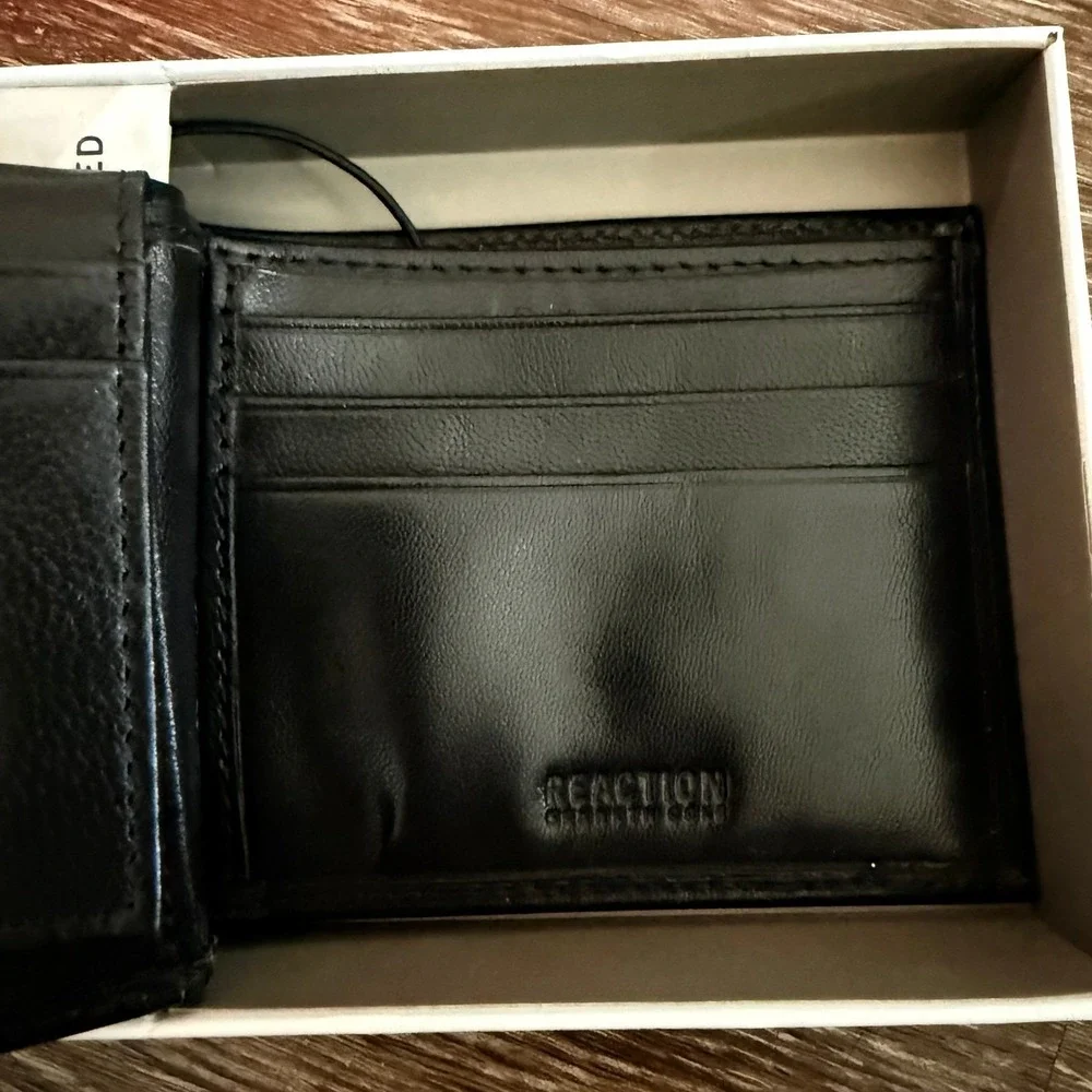 Kenneth Cole Reaction bill hand